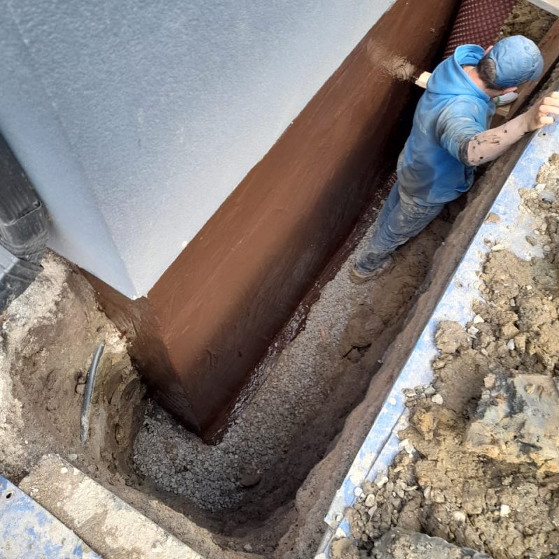 liquid-rubber-foundation-waterproofing-application